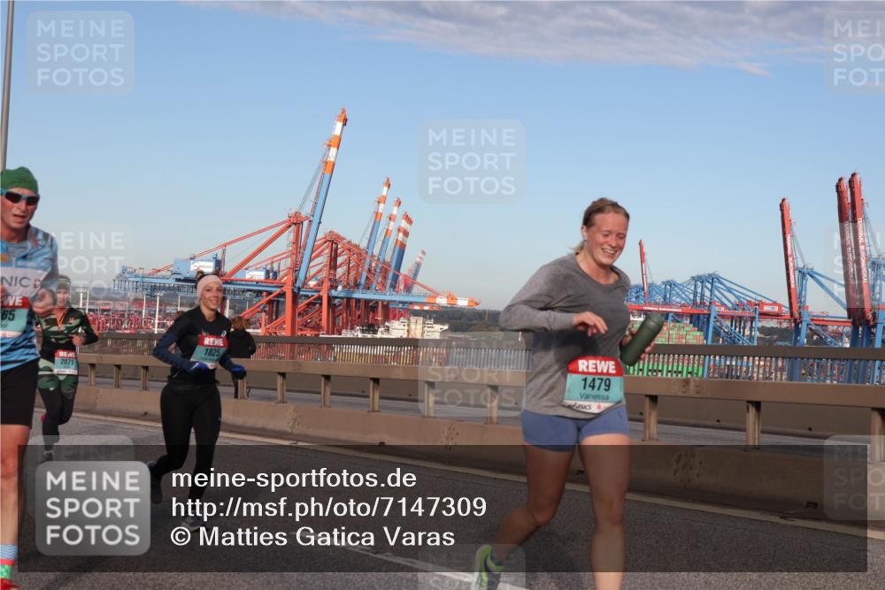 03.10.2024 - Köhlbrandbrückenlauf Matties Gatica Varas http://msf.ph/oto/7147309 03.10.2024 09:43:11 Position 2 65, 2071, 1825, 1479 meine-sportfotos.de