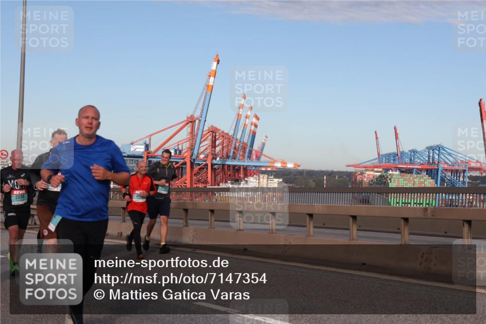 03.10.2024 - Köhlbrandbrückenlauf Matties Gatica Varas http://msf.ph/oto/7147354 03.10.2024 09:43:16 Position 2 500, 1, 2238, 1147 meine-sportfotos.de