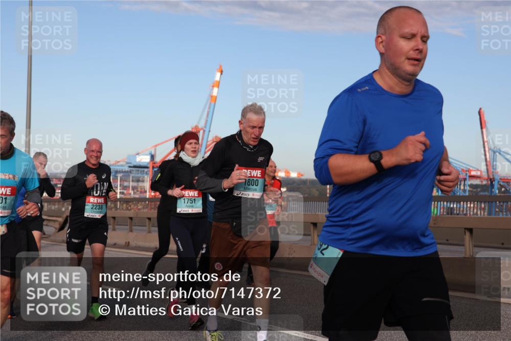 03.10.2024 - Köhlbrandbrückenlauf Matties Gatica Varas http://msf.ph/oto/7147372 03.10.2024 09:43:18 Position 2 01, 2238, 1751, 1800, 2092 meine-sportfotos.de