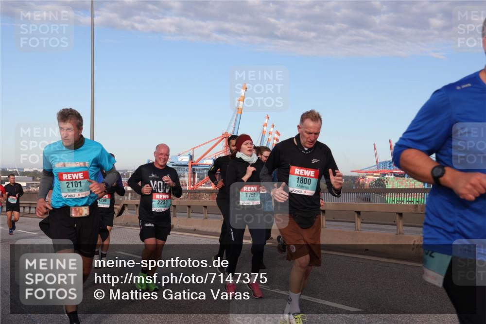 03.10.2024 - Köhlbrandbrückenlauf Matties Gatica Varas http://msf.ph/oto/7147375 03.10.2024 09:43:18 Position 2 1404, 2101, 296, 2238, 1751, 1800 meine-sportfotos.de
