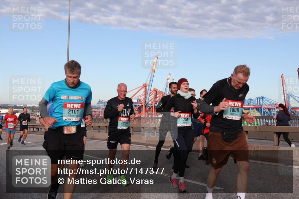 03.10.2024 - Köhlbrandbrückenlauf Matties Gatica Varas http://msf.ph/oto/7147377 03.10.2024 09:43:18 Position 2 1703, 2101, 2238, 1751, 1800 meine-sportfotos.de