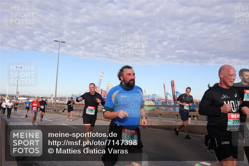03.10.2024 - Köhlbrandbrückenlauf Matties Gatica Varas http://msf.ph/oto/7147398 03.10.2024 09:43:20 Position 2 1296, 2788, 1147, 2238, 17 meine-sportfotos.de