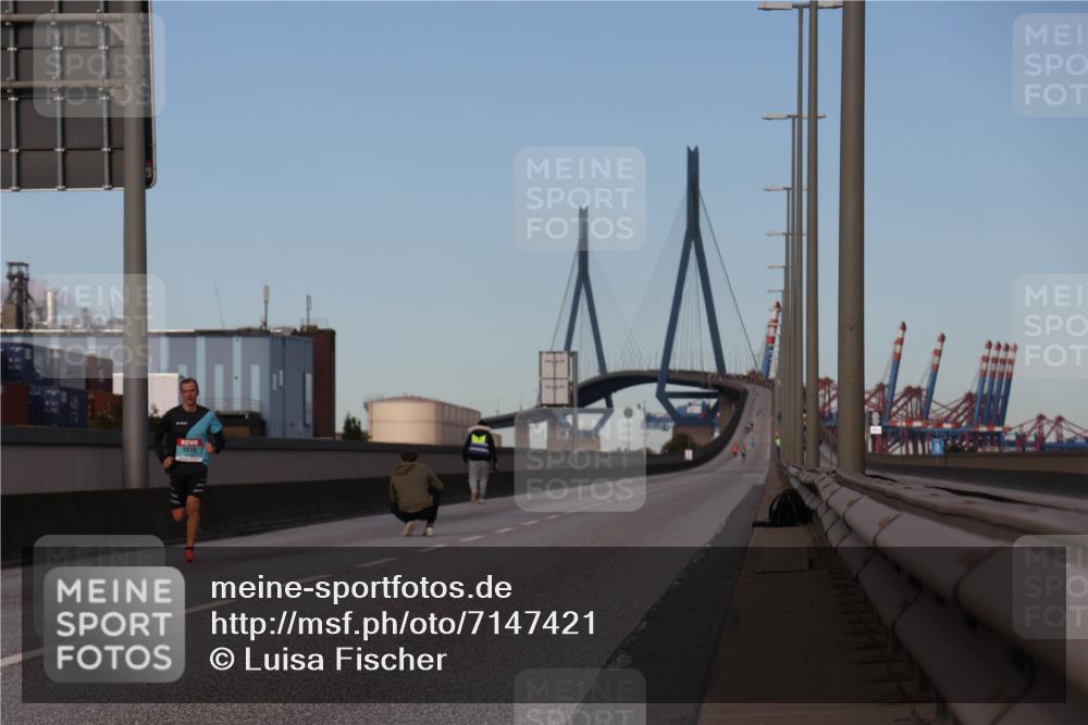 03.10.2024 - Köhlbrandbrückenlauf Luisa Fischer http://msf.ph/oto/7147421 03.10.2024 09:32:50 Position 3 1010 meine-sportfotos.de