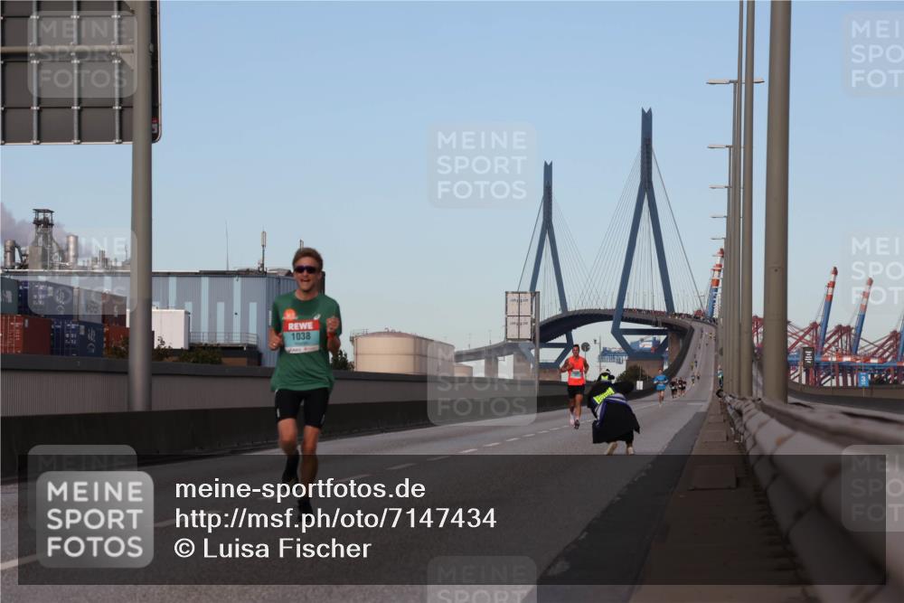 03.10.2024 - Köhlbrandbrückenlauf Luisa Fischer http://msf.ph/oto/7147434 03.10.2024 09:34:13 Position 3 1038 meine-sportfotos.de
