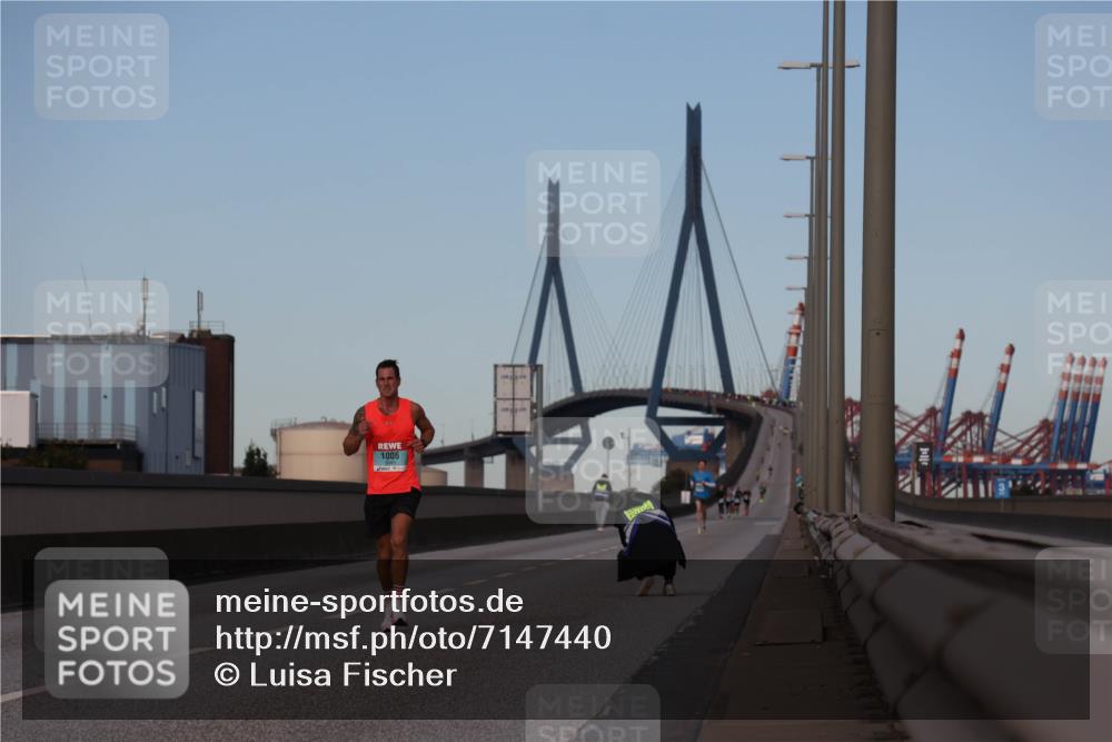 03.10.2024 - Köhlbrandbrückenlauf Luisa Fischer http://msf.ph/oto/7147440 03.10.2024 09:34:23 Position 3 1006 meine-sportfotos.de