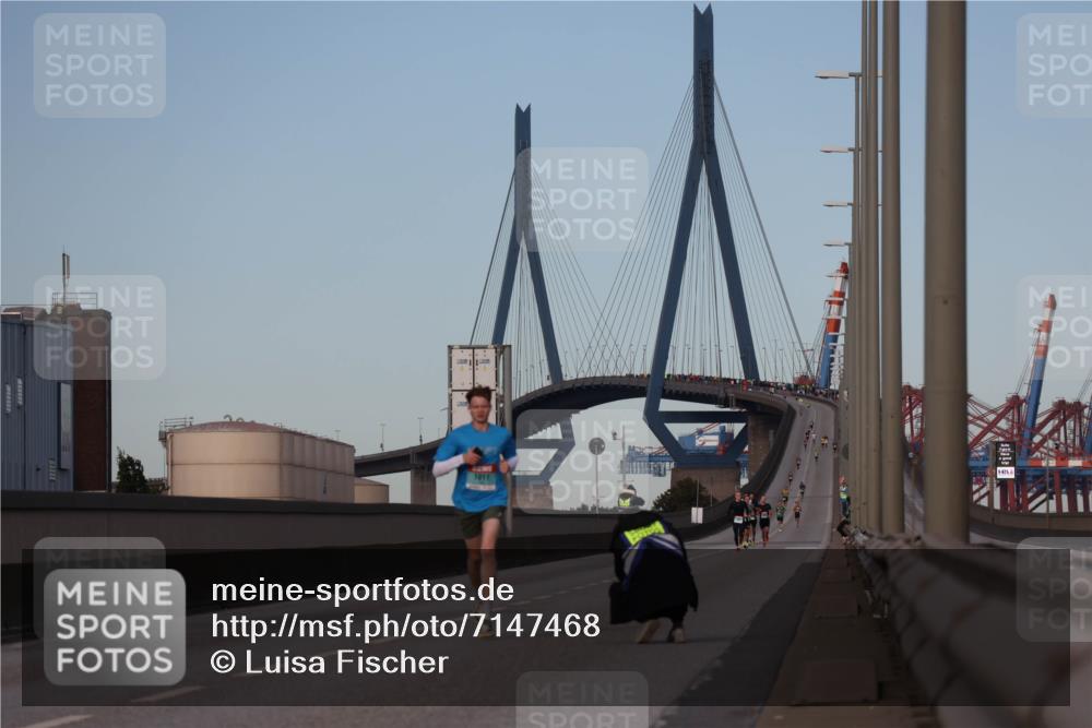 03.10.2024 - Köhlbrandbrückenlauf Luisa Fischer http://msf.ph/oto/7147468 03.10.2024 09:34:41 Position 3 1011 meine-sportfotos.de