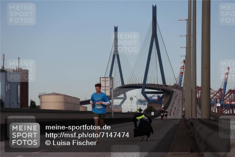 03.10.2024 - Köhlbrandbrückenlauf Luisa Fischer http://msf.ph/oto/7147474 03.10.2024 09:34:42 Position 3  meine-sportfotos.de