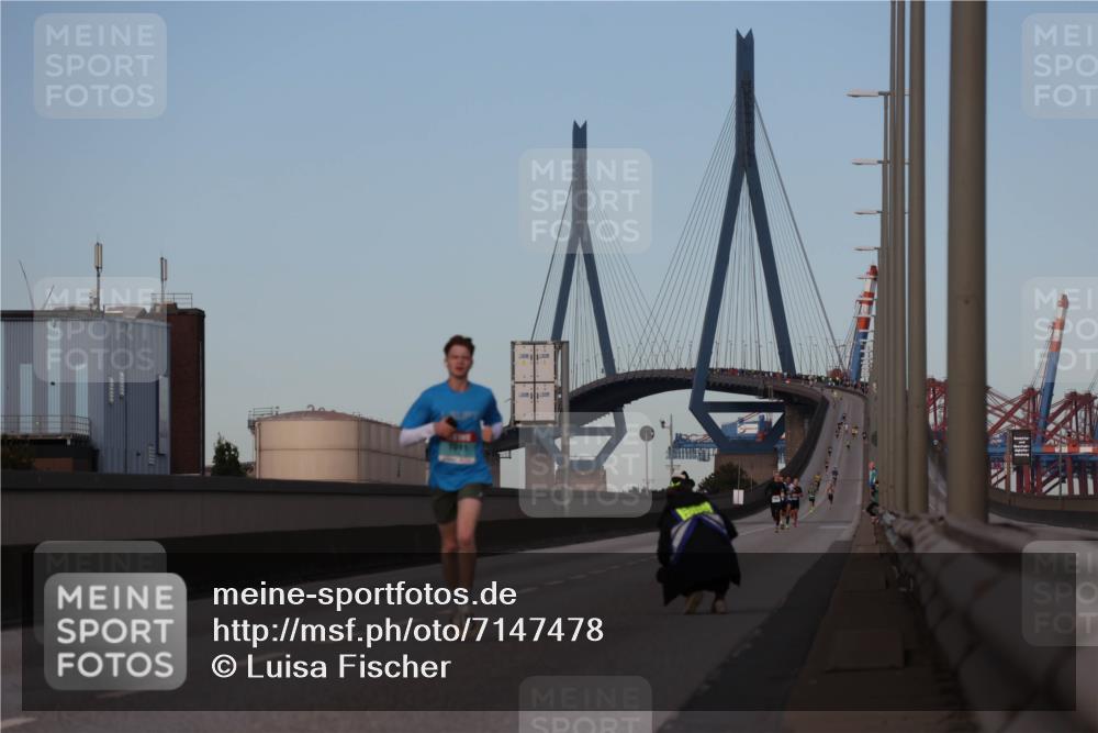 03.10.2024 - Köhlbrandbrückenlauf Luisa Fischer http://msf.ph/oto/7147478 03.10.2024 09:34:44 Position 3  meine-sportfotos.de