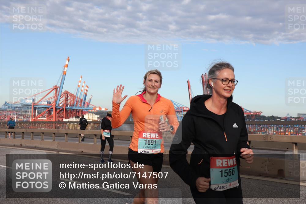 03.10.2024 - Köhlbrandbrückenlauf Matties Gatica Varas http://msf.ph/oto/7147507 03.10.2024 09:43:32 Position 2 1754, 1691, 1566 meine-sportfotos.de