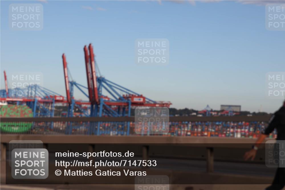 03.10.2024 - Köhlbrandbrückenlauf Matties Gatica Varas http://msf.ph/oto/7147533 03.10.2024 09:43:36 Position 2  meine-sportfotos.de