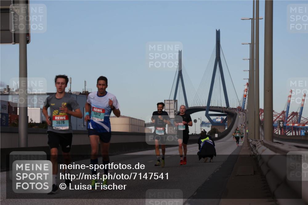 03.10.2024 - Köhlbrandbrückenlauf Luisa Fischer http://msf.ph/oto/7147541 03.10.2024 09:35:25 Position 3 3676, 1012, 1020, 2423 meine-sportfotos.de