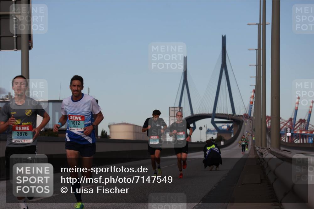 03.10.2024 - Köhlbrandbrückenlauf Luisa Fischer http://msf.ph/oto/7147549 03.10.2024 09:35:26 Position 3 3676, 1012, 1020, 2423 meine-sportfotos.de