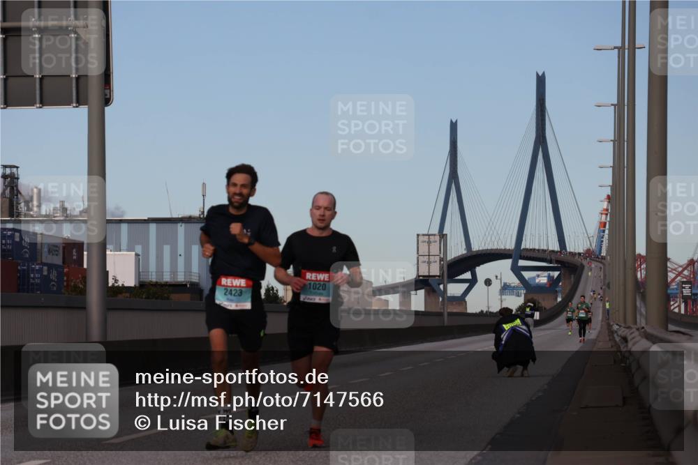 03.10.2024 - Köhlbrandbrückenlauf Luisa Fischer http://msf.ph/oto/7147566 03.10.2024 09:35:30 Position 3 11, 1020, 2423 meine-sportfotos.de