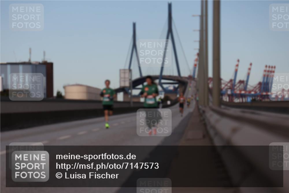 03.10.2024 - Köhlbrandbrückenlauf Luisa Fischer http://msf.ph/oto/7147573 03.10.2024 09:35:58 Position 3  meine-sportfotos.de