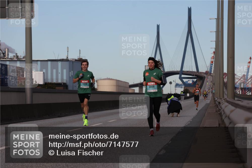 03.10.2024 - Köhlbrandbrückenlauf Luisa Fischer http://msf.ph/oto/7147577 03.10.2024 09:36:02 Position 3 1330, 3006 meine-sportfotos.de