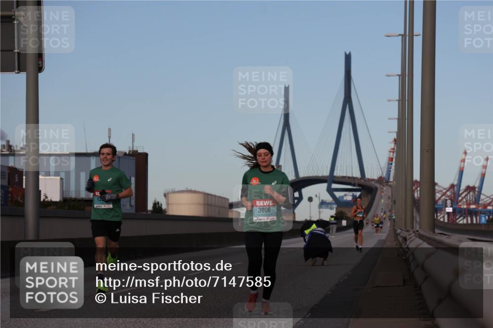 03.10.2024 - Köhlbrandbrückenlauf Luisa Fischer http://msf.ph/oto/7147585 03.10.2024 09:36:03 Position 3 3006 meine-sportfotos.de