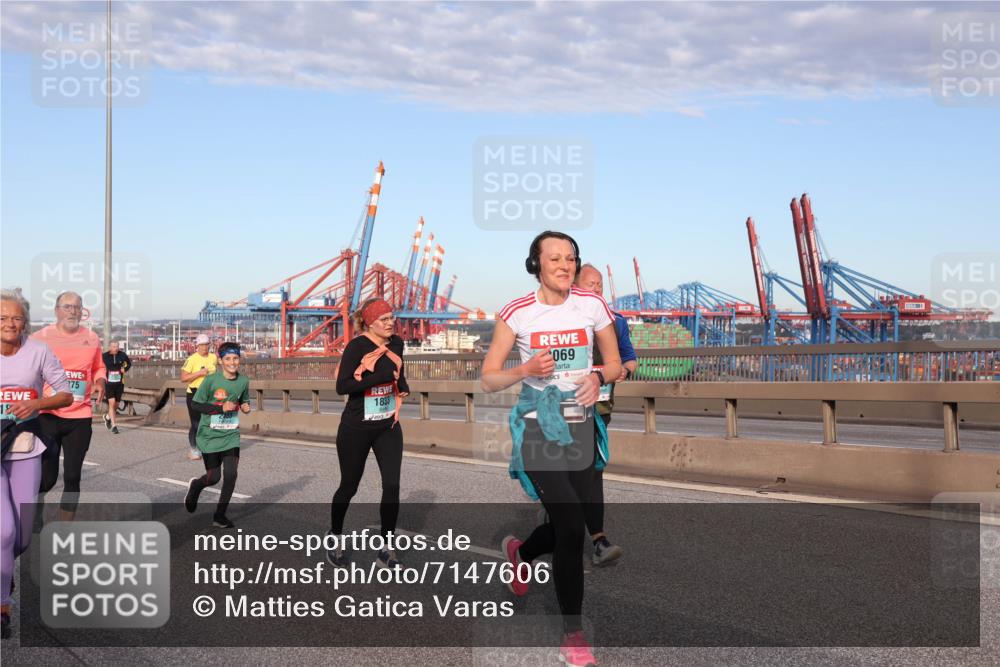 03.10.2024 - Köhlbrandbrückenlauf Matties Gatica Varas http://msf.ph/oto/7147606 03.10.2024 09:43:45 Position 2 75, 18, 1833, 069 meine-sportfotos.de