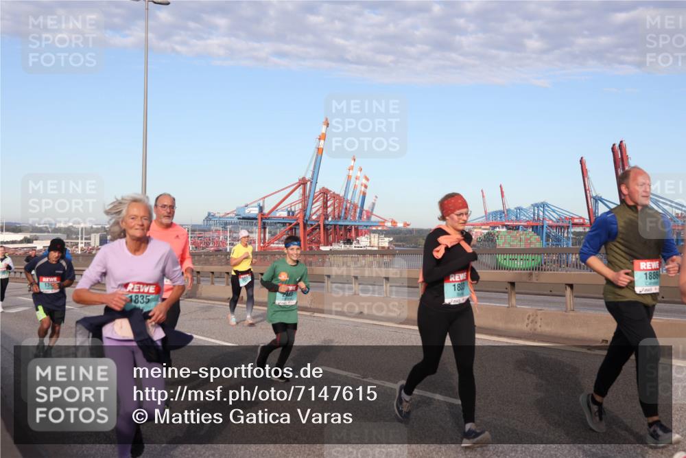 03.10.2024 - Köhlbrandbrückenlauf Matties Gatica Varas http://msf.ph/oto/7147615 03.10.2024 09:43:46 Position 2 13, 1835, 1833, 1886 meine-sportfotos.de