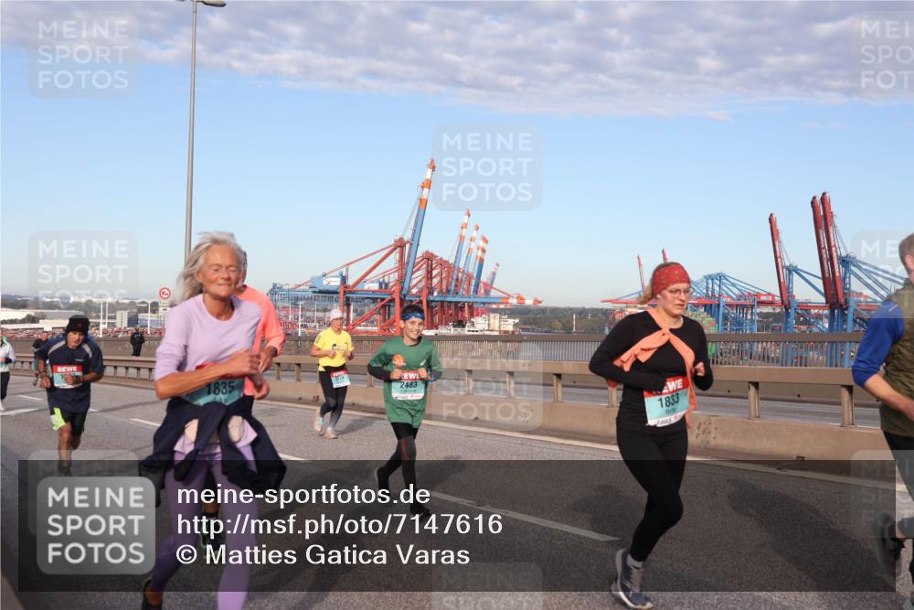 03.10.2024 - Köhlbrandbrückenlauf Matties Gatica Varas http://msf.ph/oto/7147616 03.10.2024 09:43:46 Position 2 1835, 224, 2483, 1833 meine-sportfotos.de