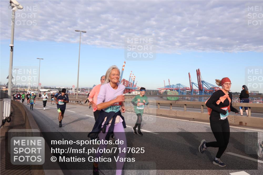 03.10.2024 - Köhlbrandbrückenlauf Matties Gatica Varas http://msf.ph/oto/7147625 03.10.2024 09:43:47 Position 2 835 meine-sportfotos.de