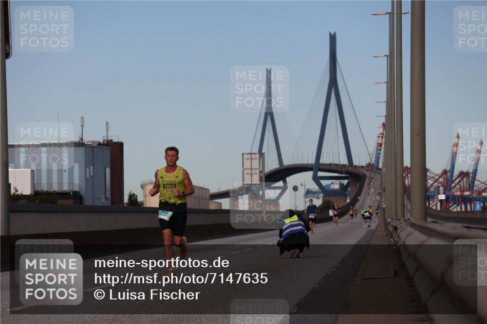 03.10.2024 - Köhlbrandbrückenlauf Luisa Fischer http://msf.ph/oto/7147635 03.10.2024 09:36:40 Position 3 100, 1042 meine-sportfotos.de