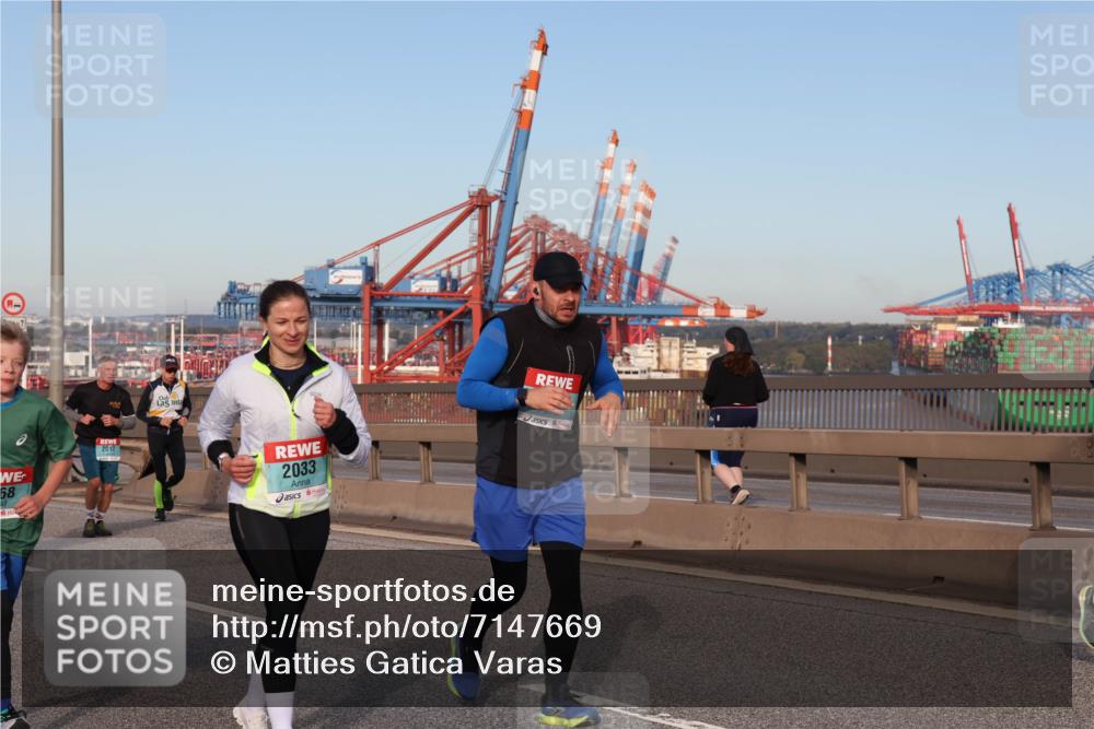 03.10.2024 - Köhlbrandbrückenlauf Matties Gatica Varas http://msf.ph/oto/7147669 03.10.2024 09:43:52 Position 2 68, 2017, 2033 meine-sportfotos.de