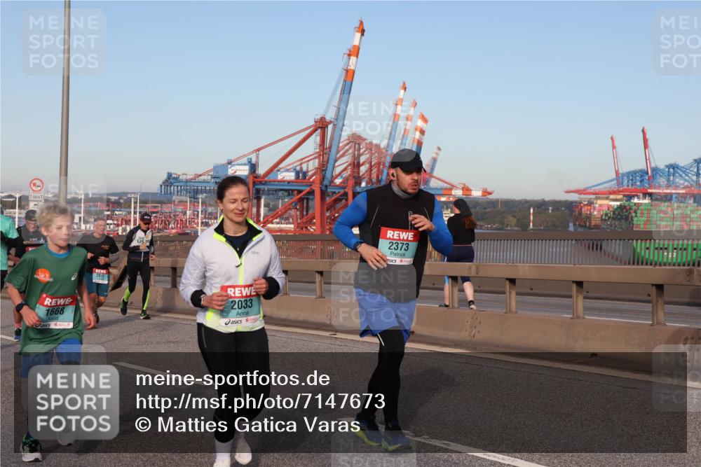 03.10.2024 - Köhlbrandbrückenlauf Matties Gatica Varas http://msf.ph/oto/7147673 03.10.2024 09:43:52 Position 2 1, 1668, 2373, 2017, 2033 meine-sportfotos.de