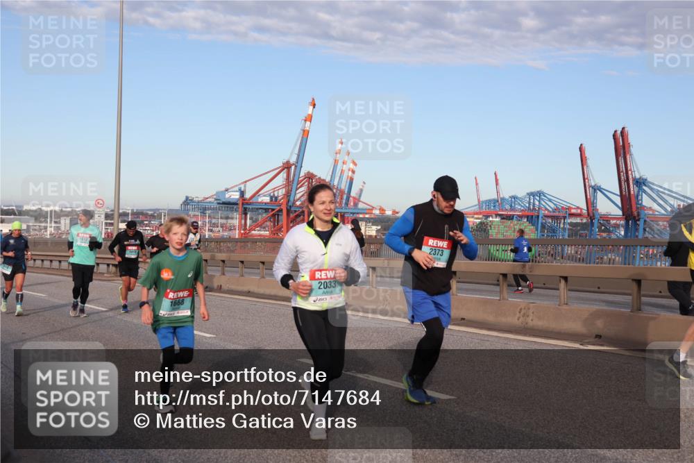 03.10.2024 - Köhlbrandbrückenlauf Matties Gatica Varas http://msf.ph/oto/7147684 03.10.2024 09:43:53 Position 2 1812, 1419, 1668, 2033, 2373 meine-sportfotos.de