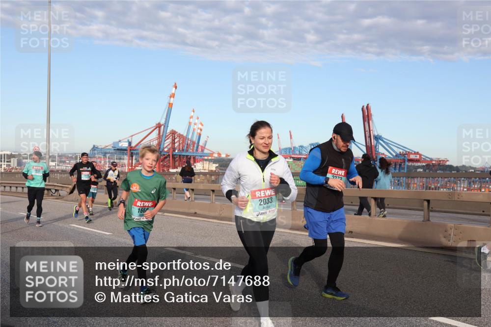 03.10.2024 - Köhlbrandbrückenlauf Matties Gatica Varas http://msf.ph/oto/7147688 03.10.2024 09:43:54 Position 2 1812, 1419, 166, 2272, 2033 meine-sportfotos.de