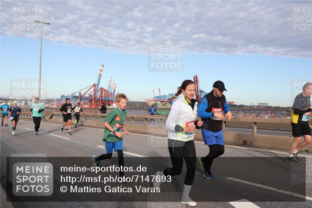 03.10.2024 - Köhlbrandbrückenlauf Matties Gatica Varas http://msf.ph/oto/7147693 03.10.2024 09:43:54 Position 2 1727 meine-sportfotos.de