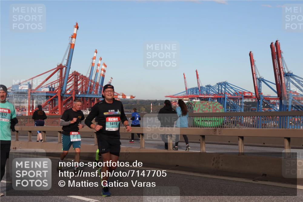 03.10.2024 - Köhlbrandbrückenlauf Matties Gatica Varas http://msf.ph/oto/7147705 03.10.2024 09:43:56 Position 2 1812, 2017, 1419 meine-sportfotos.de