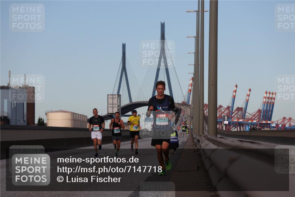 03.10.2024 - Köhlbrandbrückenlauf Luisa Fischer http://msf.ph/oto/7147718 03.10.2024 09:38:05 Position 3 1043, 1014 meine-sportfotos.de