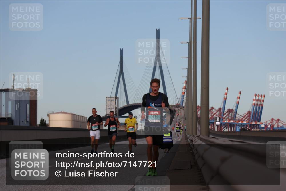 03.10.2024 - Köhlbrandbrückenlauf Luisa Fischer http://msf.ph/oto/7147721 03.10.2024 09:38:05 Position 3 1043, 1063, 1014, 1052 meine-sportfotos.de