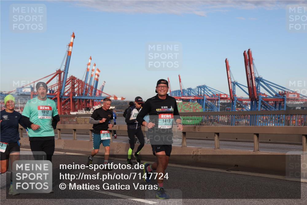 03.10.2024 - Köhlbrandbrückenlauf Matties Gatica Varas http://msf.ph/oto/7147724 03.10.2024 09:43:56 Position 2 1812, 13, 2017, 1419 meine-sportfotos.de