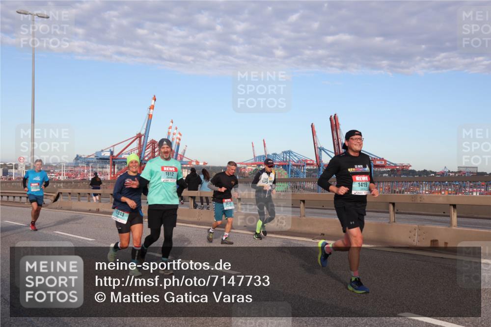 03.10.2024 - Köhlbrandbrückenlauf Matties Gatica Varas http://msf.ph/oto/7147733 03.10.2024 09:43:57 Position 2 2112, 1813, 1812, 2017, 1419 meine-sportfotos.de