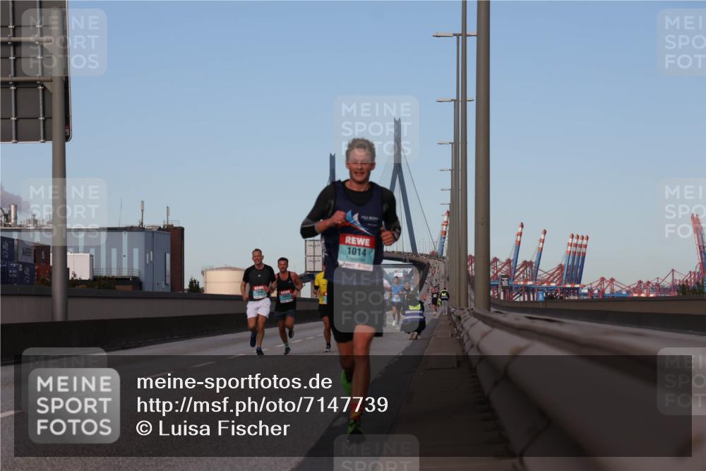 03.10.2024 - Köhlbrandbrückenlauf Luisa Fischer http://msf.ph/oto/7147739 03.10.2024 09:38:08 Position 3 1043, 1014 meine-sportfotos.de