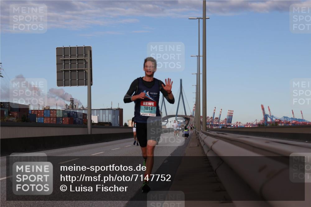 03.10.2024 - Köhlbrandbrückenlauf Luisa Fischer http://msf.ph/oto/7147752 03.10.2024 09:38:09 Position 3 1014 meine-sportfotos.de