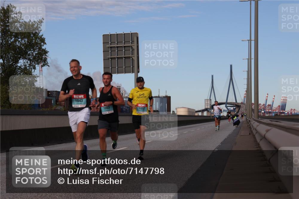 03.10.2024 - Köhlbrandbrückenlauf Luisa Fischer http://msf.ph/oto/7147798 03.10.2024 09:38:15 Position 3 1043, 1063, 1052 meine-sportfotos.de