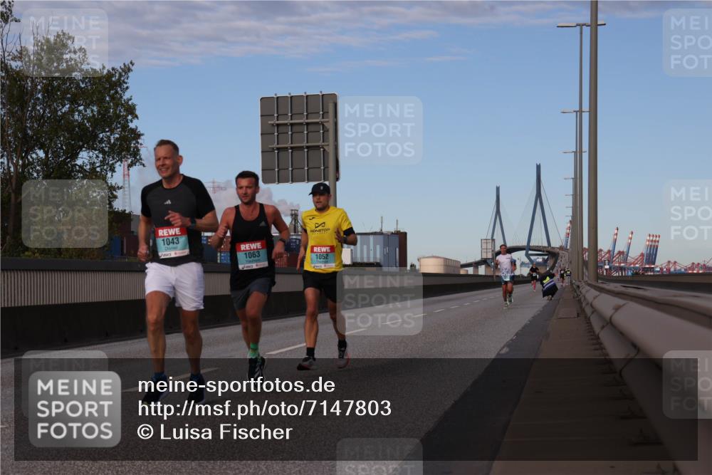 03.10.2024 - Köhlbrandbrückenlauf Luisa Fischer http://msf.ph/oto/7147803 03.10.2024 09:38:15 Position 3 1043, 1063, 1052 meine-sportfotos.de