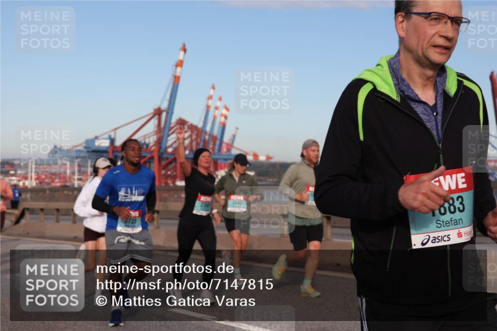 03.10.2024 - Köhlbrandbrückenlauf Matties Gatica Varas http://msf.ph/oto/7147815 03.10.2024 09:44:07 Position 2 3723, 238, 1642, 1883 meine-sportfotos.de