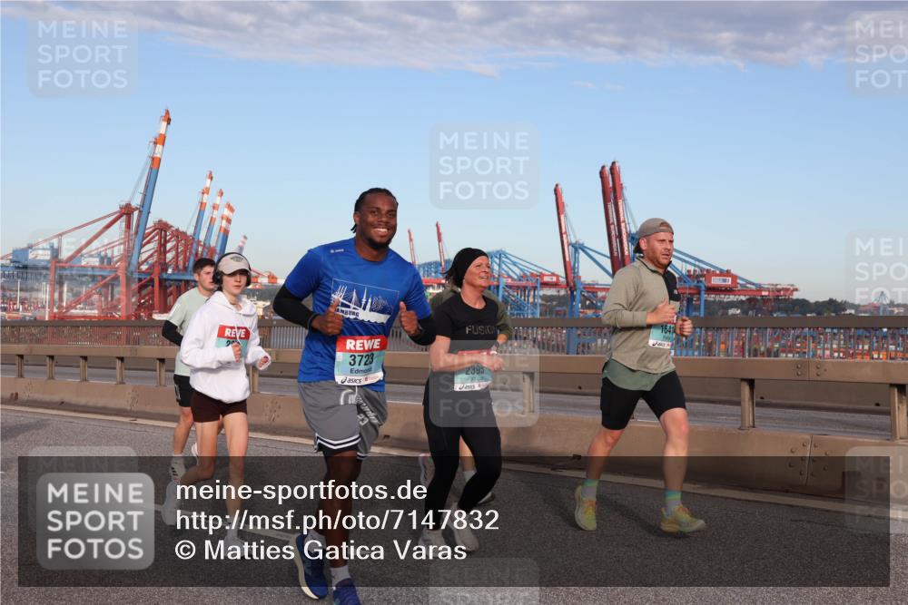 03.10.2024 - Köhlbrandbrückenlauf Matties Gatica Varas http://msf.ph/oto/7147832 03.10.2024 09:44:08 Position 2 20, 3723, 2395, 1641, 23 meine-sportfotos.de