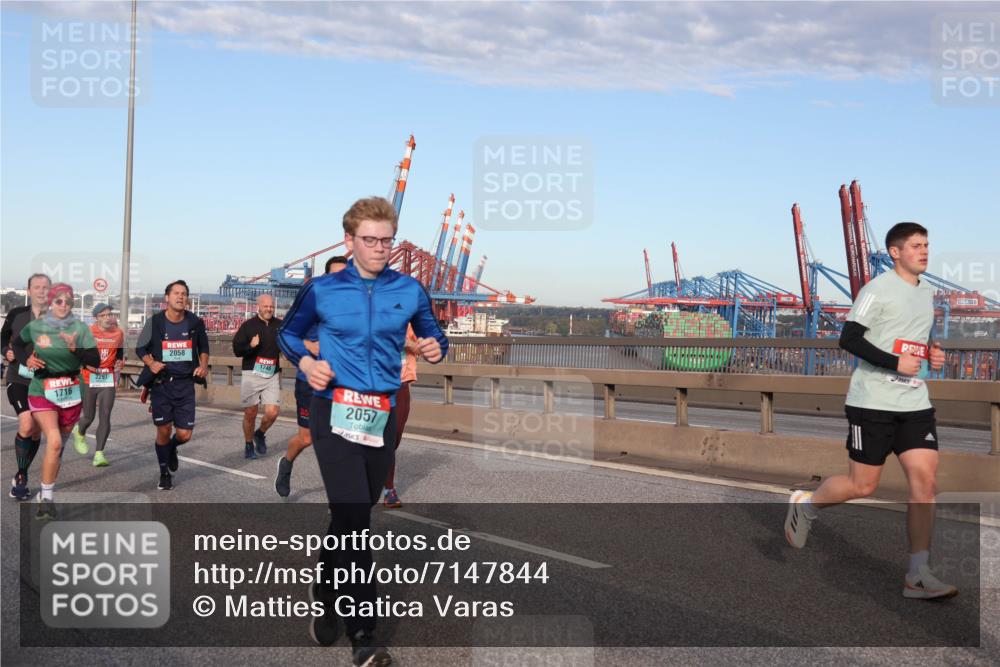 03.10.2024 - Köhlbrandbrückenlauf Matties Gatica Varas http://msf.ph/oto/7147844 03.10.2024 09:44:10 Position 2 500, 2058, 1746, 2297, 1716, 2057 meine-sportfotos.de