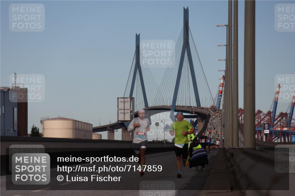 03.10.2024 - Köhlbrandbrückenlauf Luisa Fischer http://msf.ph/oto/7147859 03.10.2024 09:39:16 Position 3 1377 meine-sportfotos.de