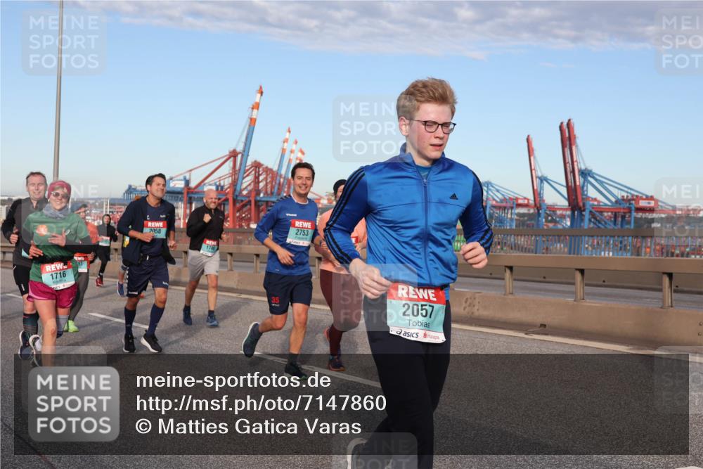 03.10.2024 - Köhlbrandbrückenlauf Matties Gatica Varas http://msf.ph/oto/7147860 03.10.2024 09:44:11 Position 2 1716, 2058, 1745, 2753, 35, 2057 meine-sportfotos.de