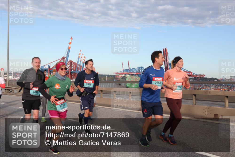 03.10.2024 - Köhlbrandbrückenlauf Matties Gatica Varas http://msf.ph/oto/7147869 03.10.2024 09:44:12 Position 2 1342, 1716, 2753, 2058, 2752 meine-sportfotos.de