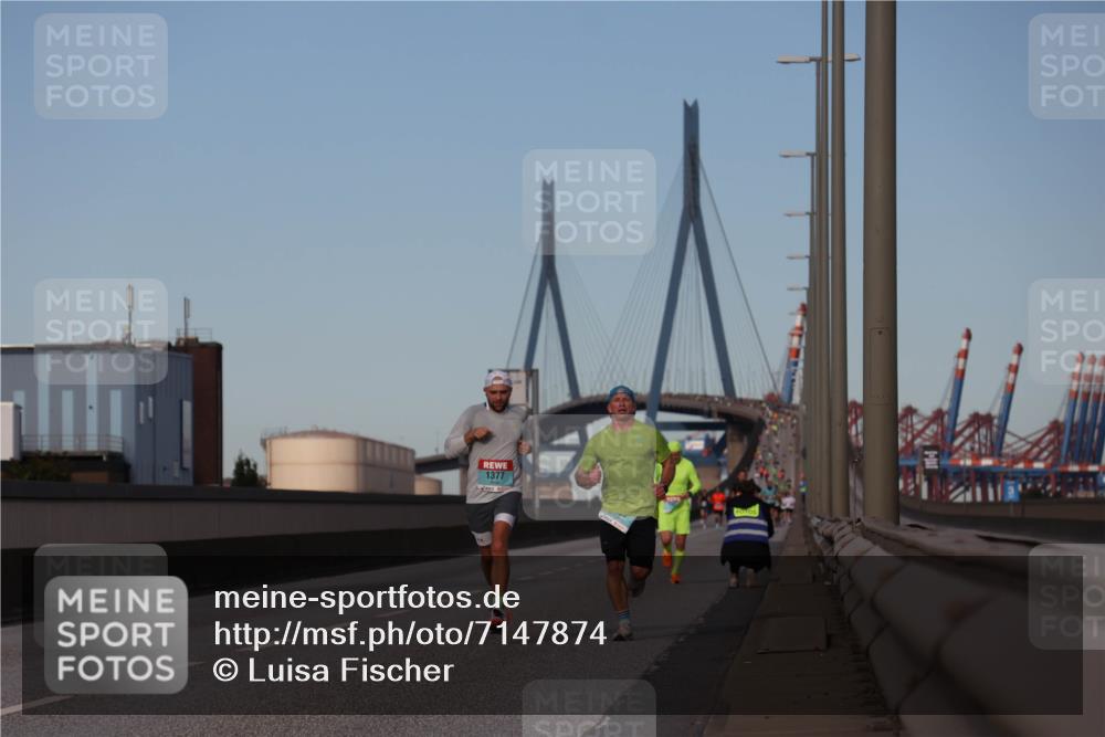 03.10.2024 - Köhlbrandbrückenlauf Luisa Fischer http://msf.ph/oto/7147874 03.10.2024 09:39:18 Position 3 1377 meine-sportfotos.de