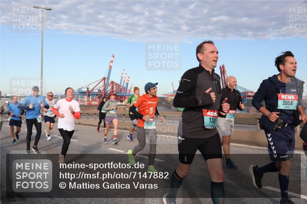 03.10.2024 - Köhlbrandbrückenlauf Matties Gatica Varas http://msf.ph/oto/7147882 03.10.2024 09:44:13 Position 2 1735, 2297, 1342, 1746, 2058 meine-sportfotos.de