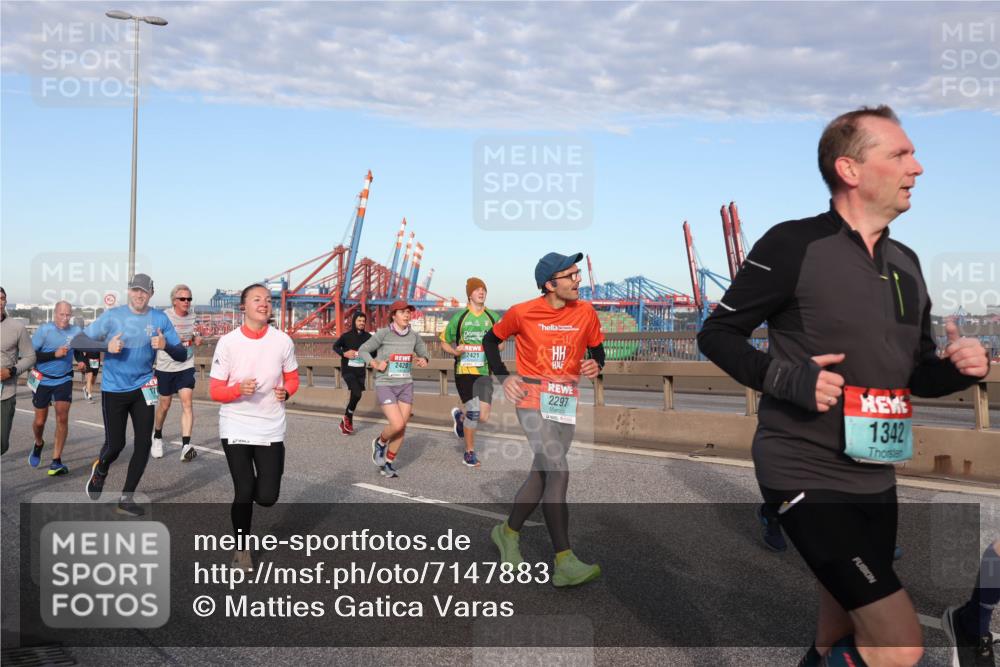 03.10.2024 - Köhlbrandbrückenlauf Matties Gatica Varas http://msf.ph/oto/7147883 03.10.2024 09:44:13 Position 2 2297, 1342, 2421, 2420, 170 meine-sportfotos.de
