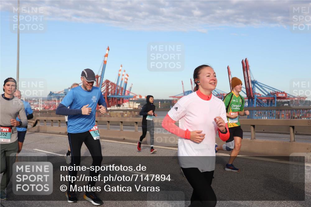 03.10.2024 - Köhlbrandbrückenlauf Matties Gatica Varas http://msf.ph/oto/7147894 03.10.2024 09:44:15 Position 2 2015, 20, 352, 170 meine-sportfotos.de