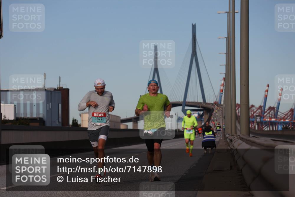 03.10.2024 - Köhlbrandbrückenlauf Luisa Fischer http://msf.ph/oto/7147898 03.10.2024 09:39:21 Position 3 1377 meine-sportfotos.de